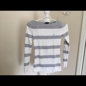 Tommy Hilfiger Sweater. Size: XS